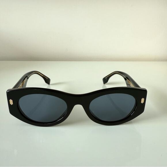NWT!!! Fendi Sunglasses FE40125 01V Authentic Retail 380$ - Picture 3 of 8